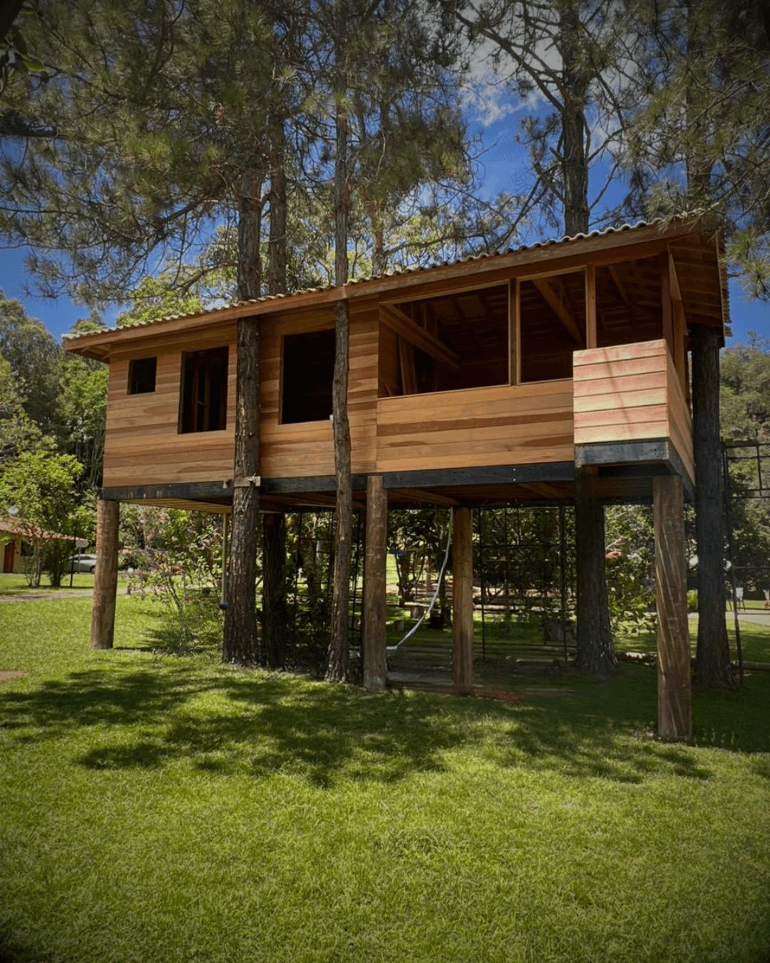 Um refúgio nas alturas: Pousada Aconchego da Bocaina lança o Chalé Jade, hospedagem em meio às árvores