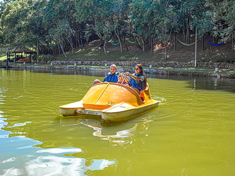 Pedalinho no lago