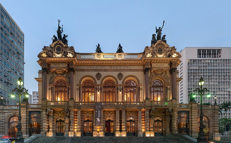 Theatro Municipal de São Paulo - 1,5km do hotel