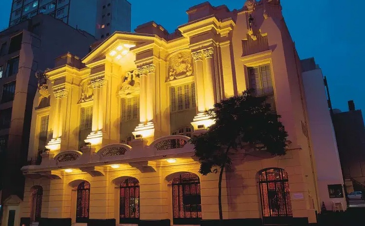 Teatro Renault - 2km do hotel